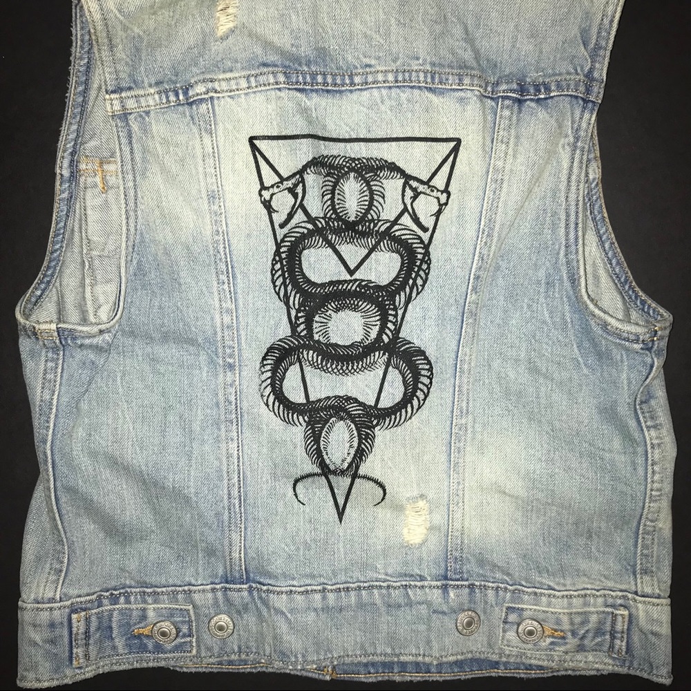NWOT Levi’s Distressed Denim Vest w/ back graphic